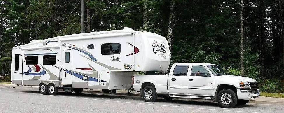 Key Features to Consider When Choosing a RV Tow Vehicle